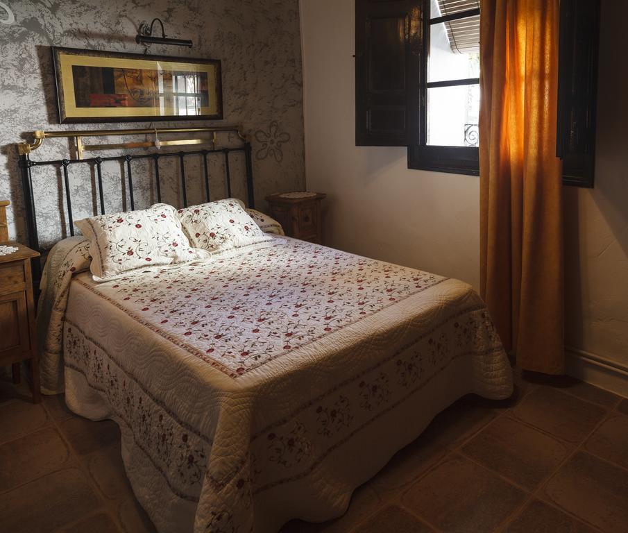 La Casa Del Tio Venancio Guest House Caracenilla ห้อง รูปภาพ