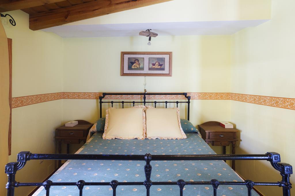 La Casa Del Tio Venancio Guest House Caracenilla ห้อง รูปภาพ