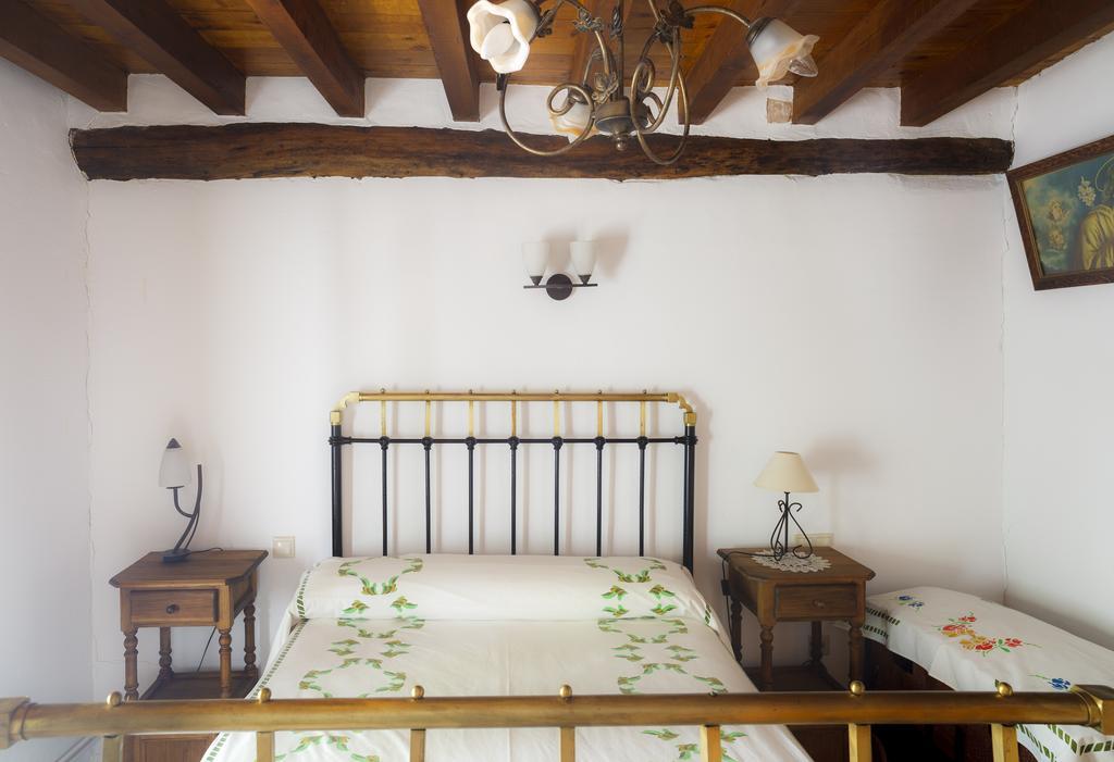 La Casa Del Tio Venancio Guest House Caracenilla ห้อง รูปภาพ