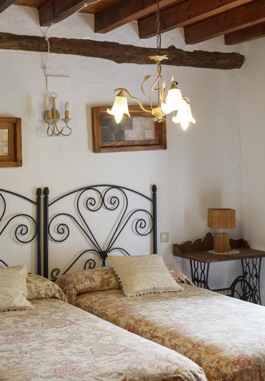 La Casa Del Tio Venancio Guest House Caracenilla ภายนอก รูปภาพ