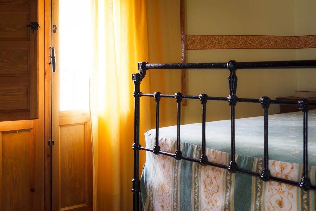 La Casa Del Tio Venancio Guest House Caracenilla ห้อง รูปภาพ